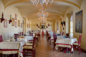 “La Voliera” dining hall